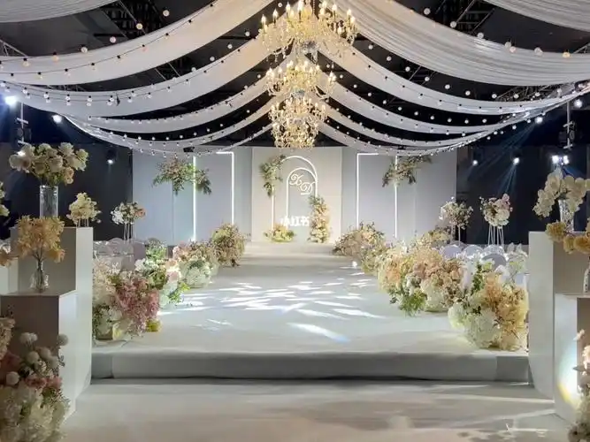 现场[烟花r][烟花r]莒南小预算婚礼简约干净大气又温馨的婚礼布置