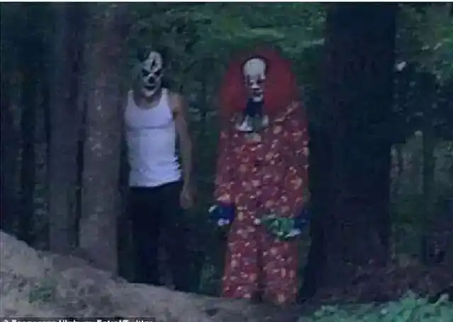 就是它!用一个字吓坏全美国