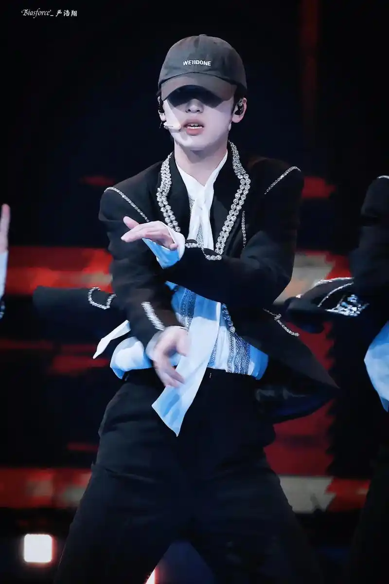 据说真的有神.#严浩翔 look这是tnt,浩翔正在rap  - 抖音