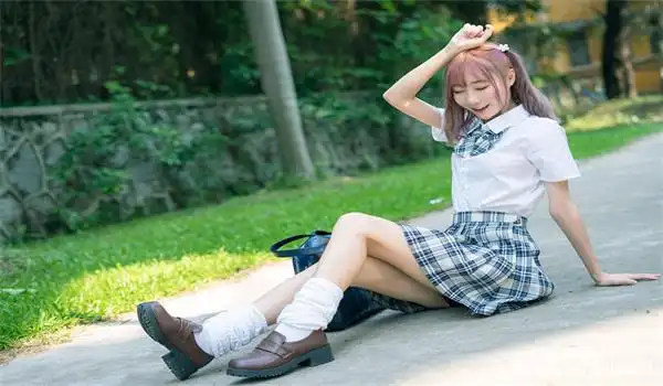 jk怎么坐不会压坏褶子