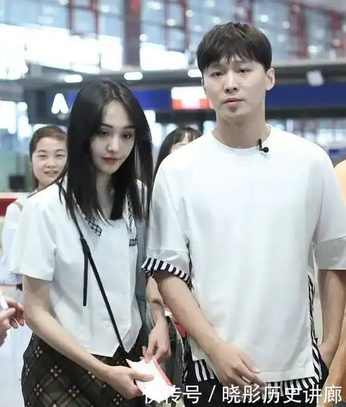 郑爽张恒最后同框画面,抽烟训话前男友霸气外露,张恒温顺如绵羊