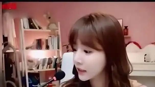 直播将50cm黄鳝塞进下体,不到10分钟狂赚30多万元礼物|女主播_网易