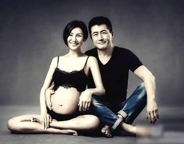 高曙光和妻子王玲孕照写真.(资料图)