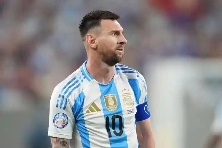 梅西点球不进!"勺子"中框 重蹈c罗覆辙 同样靠门神拯救