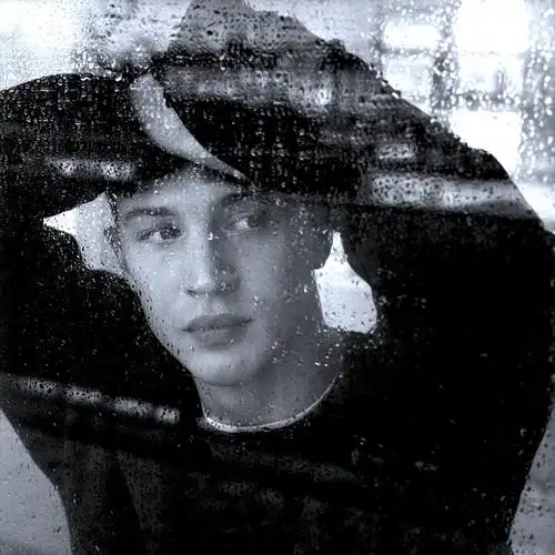 p>汤姆·哈迪(tom hardy),1977年9月15日出生于英国伦敦哈默史密斯