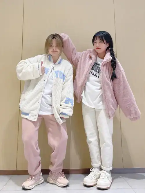 冬季闺蜜穿搭我们看起来像刚认识