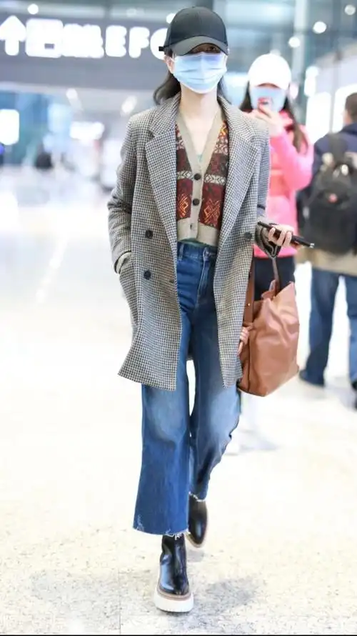 80年代流行的喇叭裤,强势回归时尚!明星街拍高出镜率显高单品