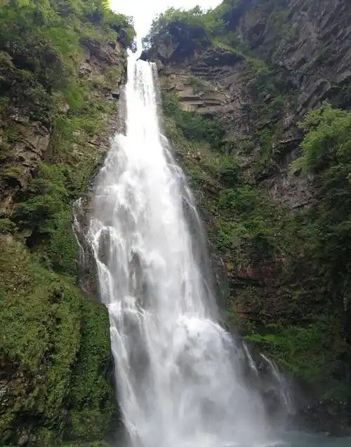 井冈山五指峰-第四套人民币100元背面图_瀑布_自然保护区_风景