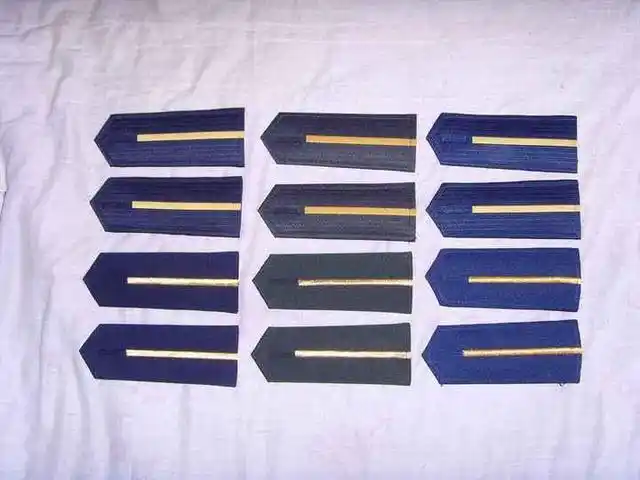 士兵突击马小帅的肩章为何是红色底板有何特殊之处