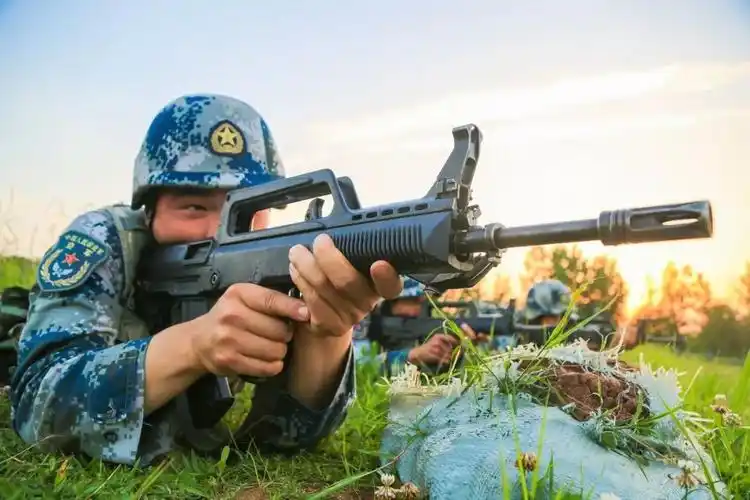 一组超酷壁纸,带你去看最美的军人本色!