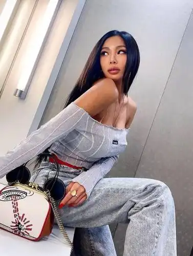 韩国女歌手jessi社交网站发照秀火爆身材