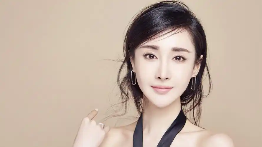 美女演员王若心时尚写真桌面壁纸下载