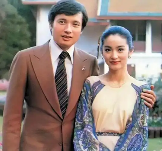 林青霞18岁被当"小三",相恋20年无果,68岁遭"小三"逼宫!