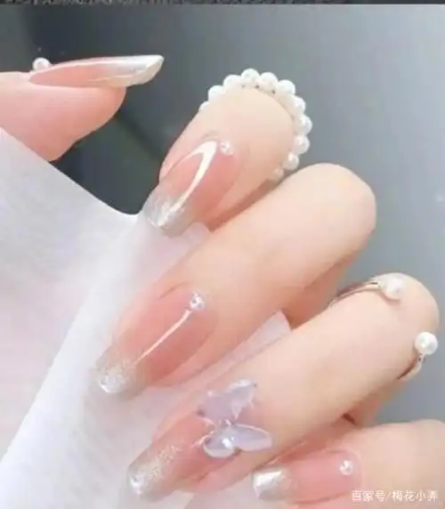 一组简单又好看的美甲图片