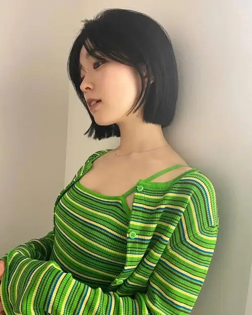 不要剪太多哦,剪多了就没有这种堆积感了千万不要烫发尾也不要拉直