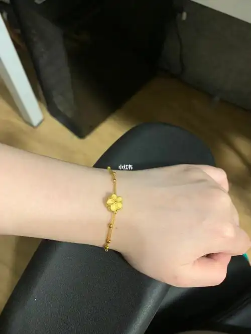 周大福小桃花18k金双层手链