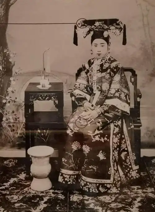 清代满族旗人女性服装叫旗装但不叫旗袍