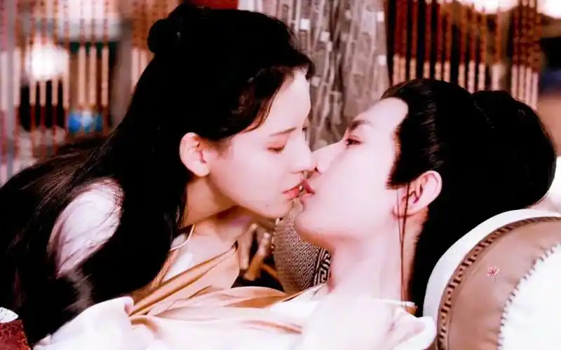 【成毅x张予曦】期待已久的吻戏!不得不说小皇帝好会啊!带感!