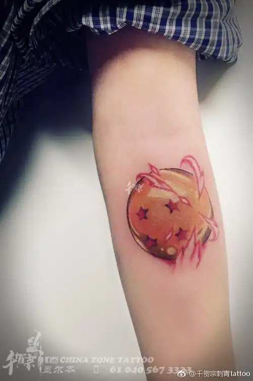 小臂龙珠纹身图案