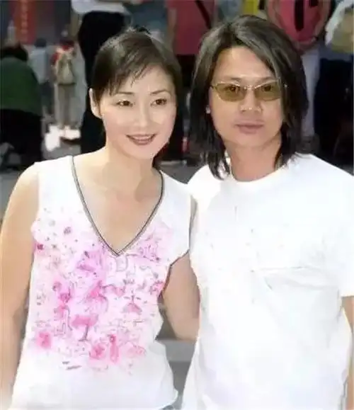 尹天照演完3部《我和僵尸有个约会》之后,离开亚视,说起来他才是对