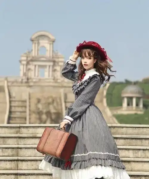 被"英伦风"洛丽塔美到了,复古典雅又迷人,十级lo娘也爱穿