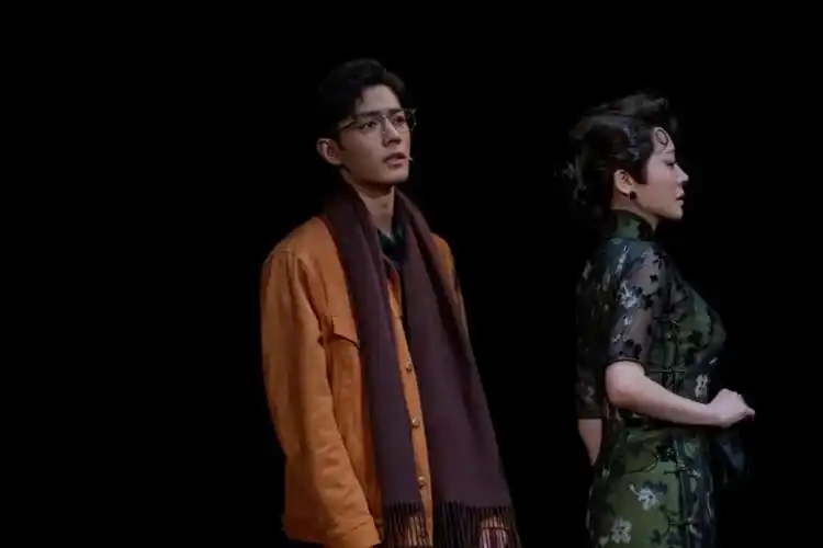 恭喜肖战参演话剧如梦之梦获2021年度票房冠军