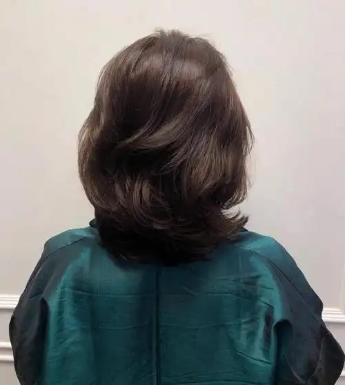 50-60岁的女人,烫发避开"老年款",按照这些流行款来烫,减龄