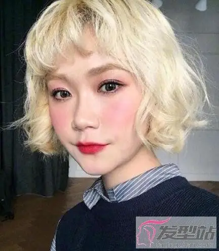 女生染发颜色推荐亚麻白金色显白不落伍