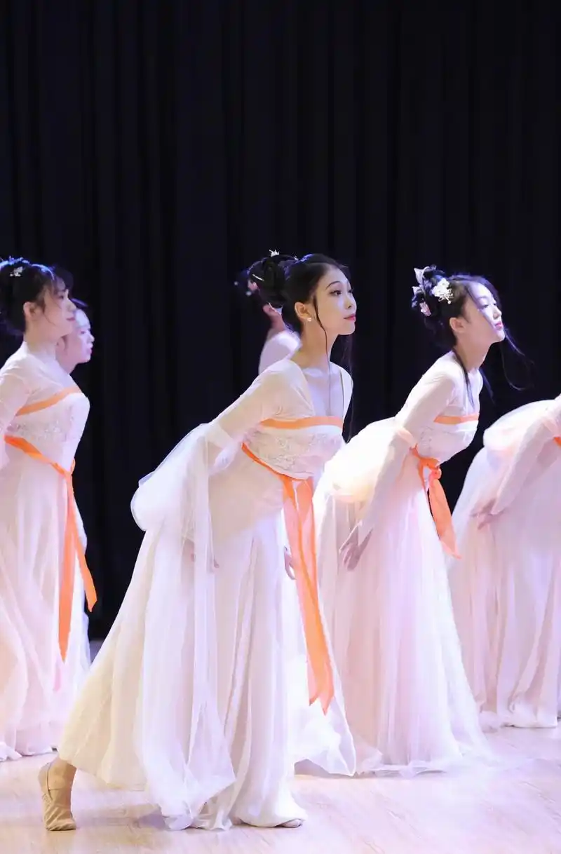 结课剧照来喽.走近瑶池看仙女#古典舞 #北京成人舞蹈 #成人 - 抖音