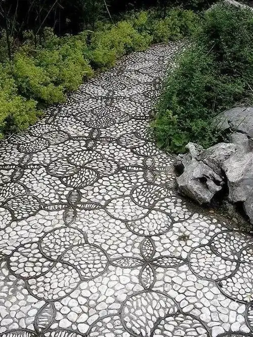 鹅卵石花园小路铺成这样就很美
