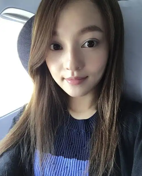 张韶涵演唱会上展现完美的身材和造型,经历伤痛后的蜕变最是美丽