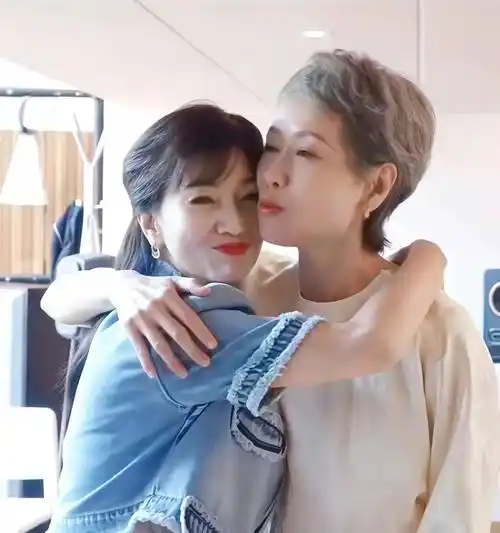 叶童赵雅芝合体演唱千年等一回mv,赵雅芝喊叶童"我的许仙"