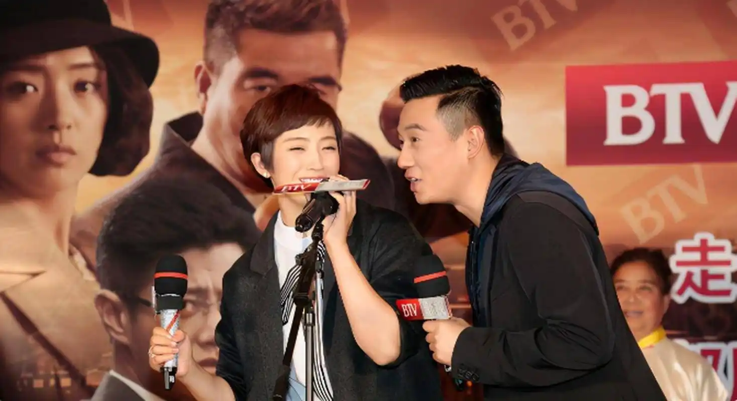 刘晓洁和徐洪浩是一对恩爱的夫妻,他们的爱情故事充满了坚持,努力和