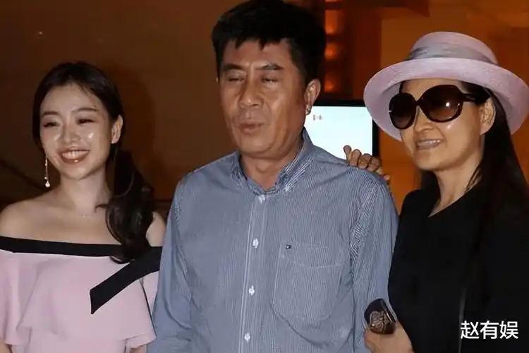 好运不怕晚,终于有一天,沈蓉出现在了尤勇面前,是她积极阳光的格,治愈