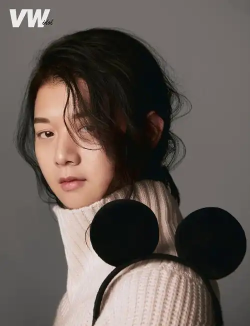 p>霍尊,1990年9月18日出生于上海,中国内地男歌手,音乐人,毕业于 a