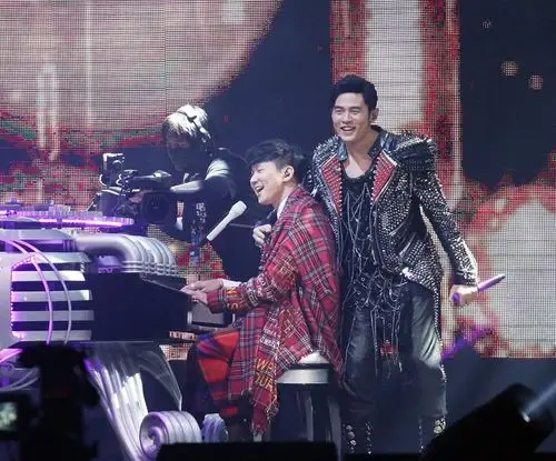 林俊杰喊话周杰伦什么时候能同台,对方秒回太搞笑,商业互吹?