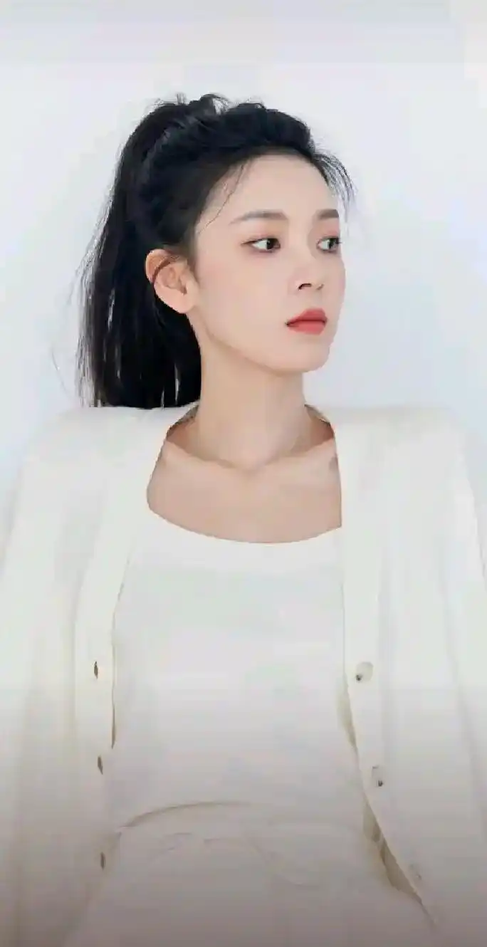 古力娜扎动态壁纸 #女神永远是女神 #盛世美颜金发美女sk - 抖音