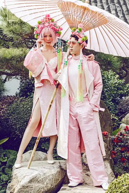 当下年轻人的新宠婚纱照国潮婚纱照