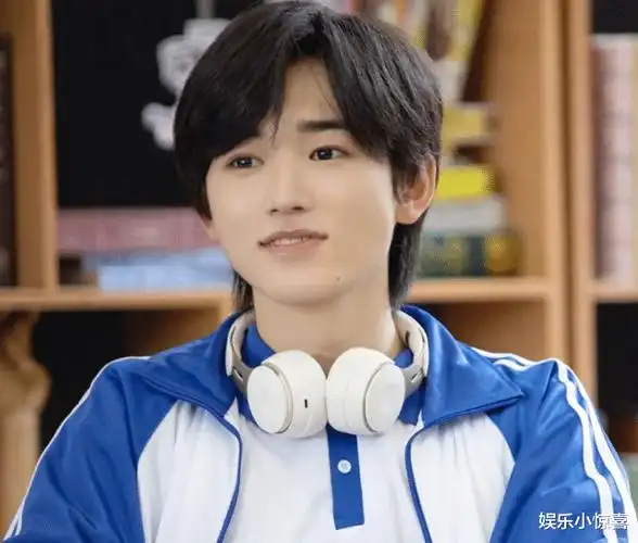 宋亚轩上课照被疯传,坐姿慵懒神似"葛优瘫",被质疑成绩差_班级_高考