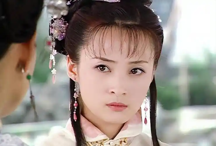 出道这么多年,蒋勤勤自然是娱乐圈里公认的美女,无论是苍天有泪》中的