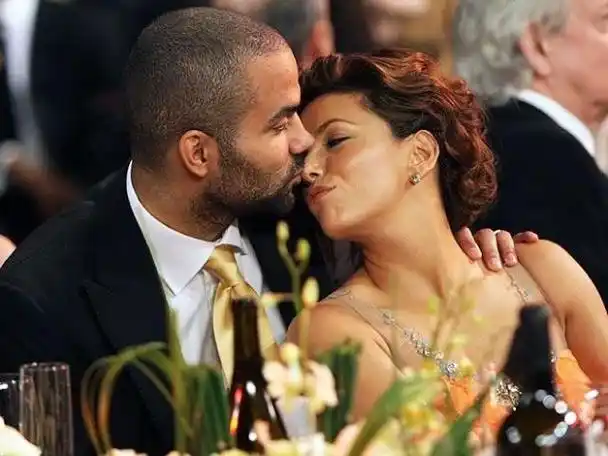 然而两人的感情并没能维系很久,4年后的2011年,帕克和伊娃正式宣布