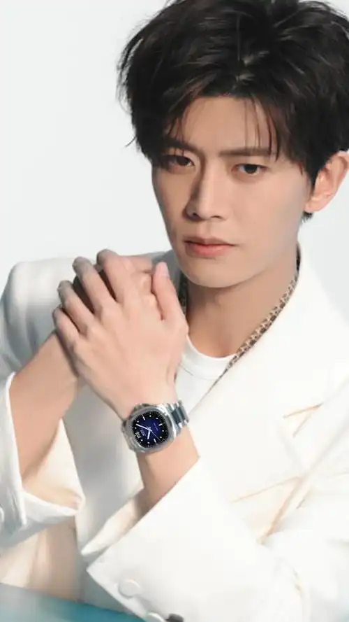 任嘉伦卡其色穿搭##任嘉伦青岛活动人气##任嘉伦青岛