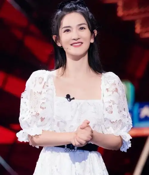 张杰试水春晚舞台,灯火阑珊处,谢娜笑靥如花.