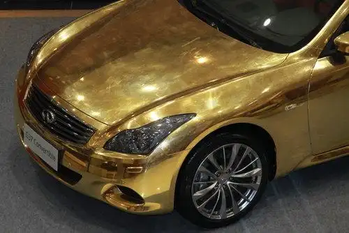 世界首辆黄金跑车闪耀古城南京