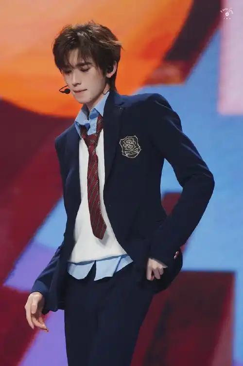 98    听说隔壁班超帅的转校生会跳舞  @时代少年团-宋亚轩