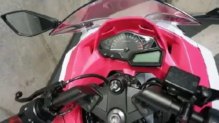 不是发明了某个定律或公式,而是骑着一辆川崎忍者250跑了两万英里路程