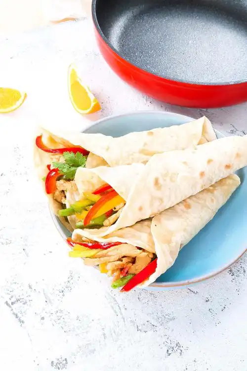 鸡肉卷饼何须去kfc是味道很棒又温馨美味的早餐配上一杯牛奶或是一碗