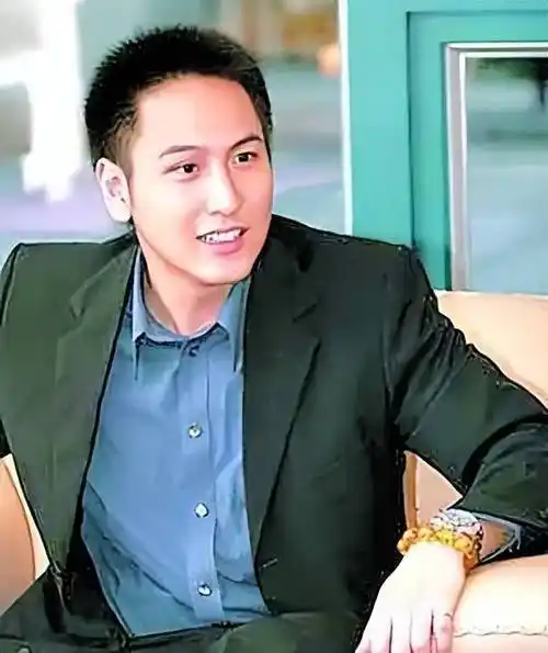 汤臣少主汤珈铖18岁做霸总身家百亿39未婚成父母心病