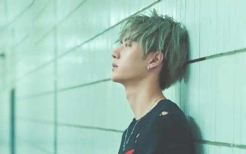 王一博休闲帅气写真,高清壁纸图片,大陆明星-回车桌面