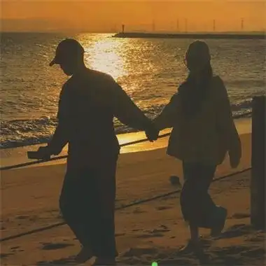 夕阳下的情侣头像背影图片 情侣真人背影头像图片合照